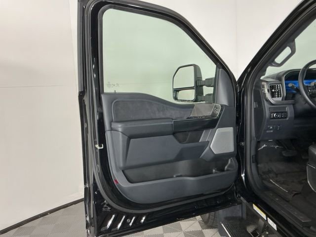 Certified 2025 Ford F450 Platinum w/ FX4 Off-Road Package AWD/4WD image 16