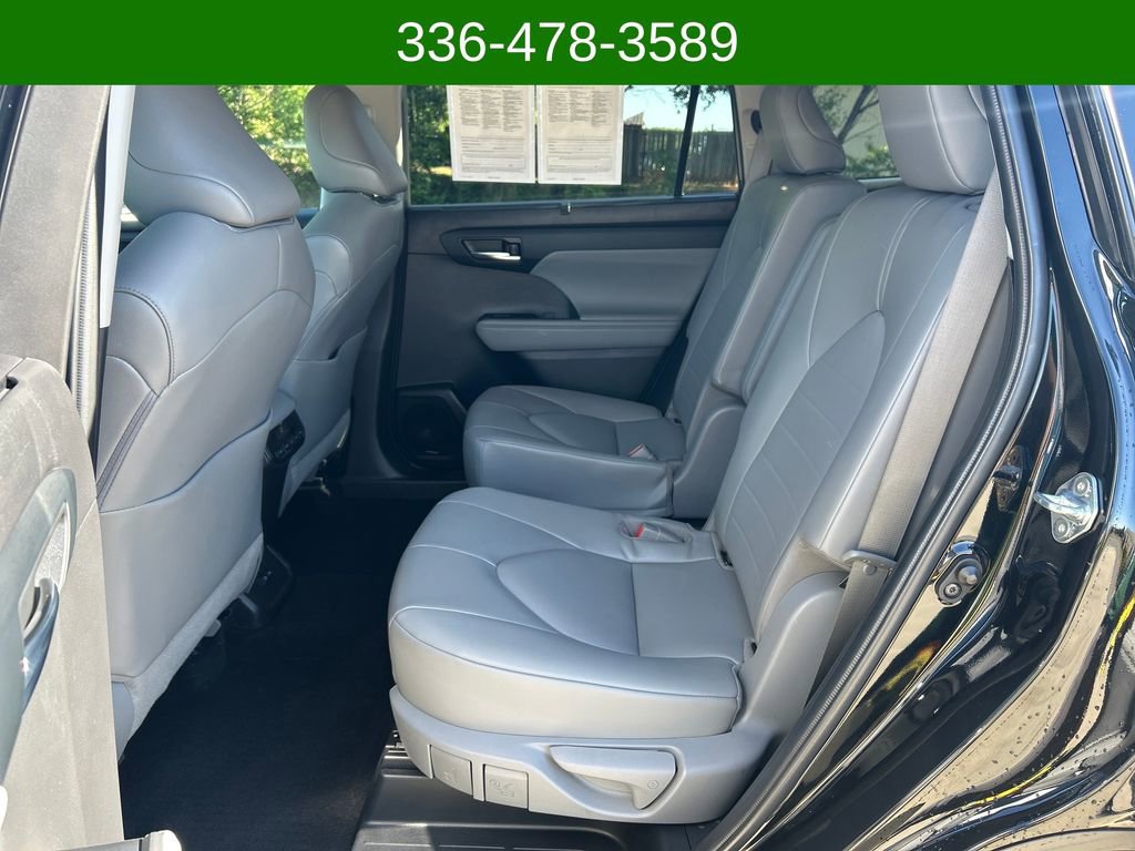 Used 2022 Toyota Highlander XLE FWD image 17