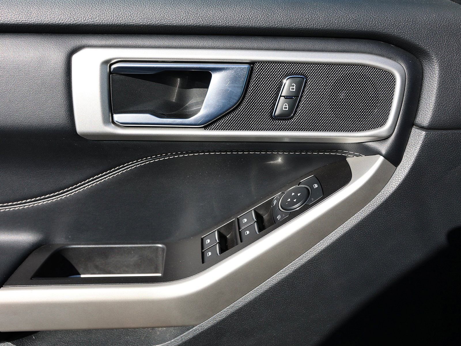 Certified 2022 Ford Explorer XLT w/ Class IV Trailer Tow Package image 40