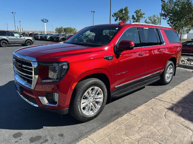 Used 2023 GMC Yukon XL SLT w/ SLT Luxury Package AWD/4WD image 4