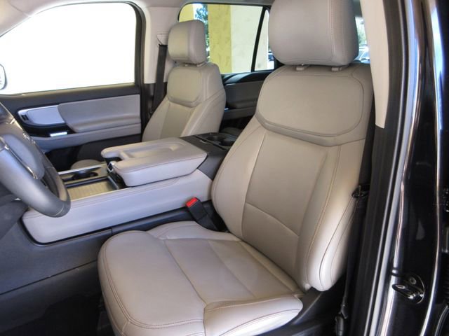 Certified 2025 Ford Expedition Active image 12