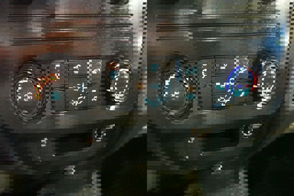 Certified 2017 Ford F250 XL w/ Snow Plow Prep Package image 17