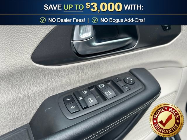 Used 2023 Chrysler Pacifica Touring-L FWD image 16