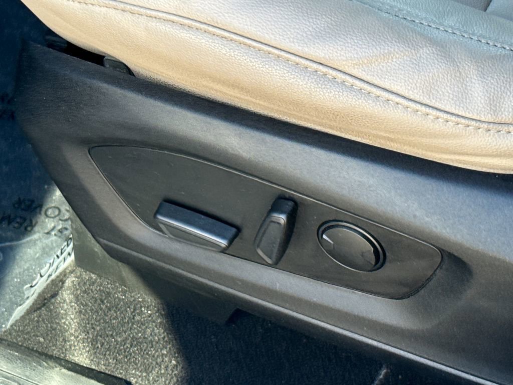 Certified 2020 Ford Explorer XLT w/ Equipment Group 202A image 24