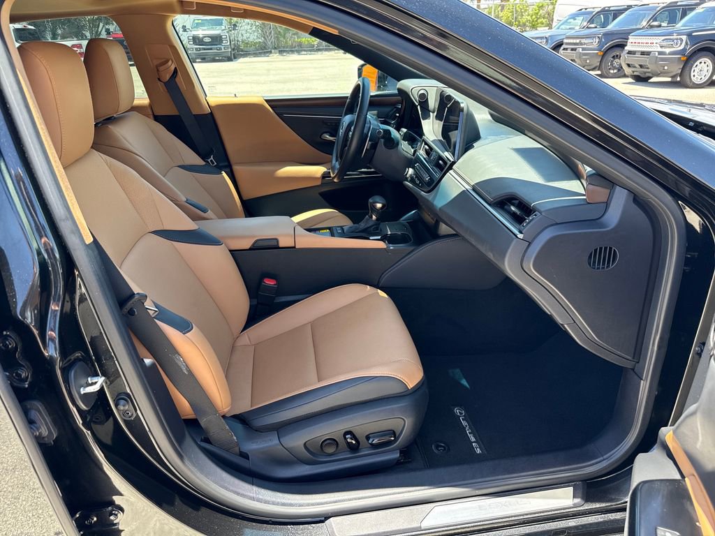 Used 2025 Lexus ES 300h w/ Premium Package FWD image 26