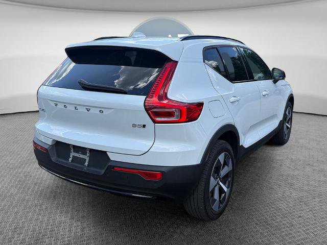 Used 2023 Volvo XC40 B5 Plus w/ Climate Package AWD/4WD image 3