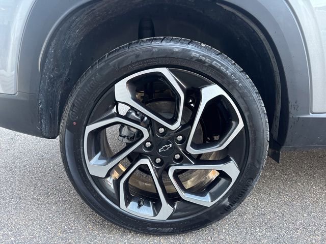Used 2025 Chevrolet Trax RS w/ Sunroof Package FWD image 13