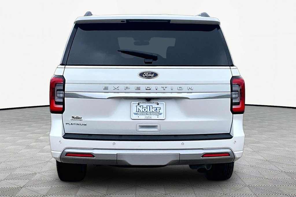 Certified 2024 Ford Expedition Platinum AWD/4WD image 4