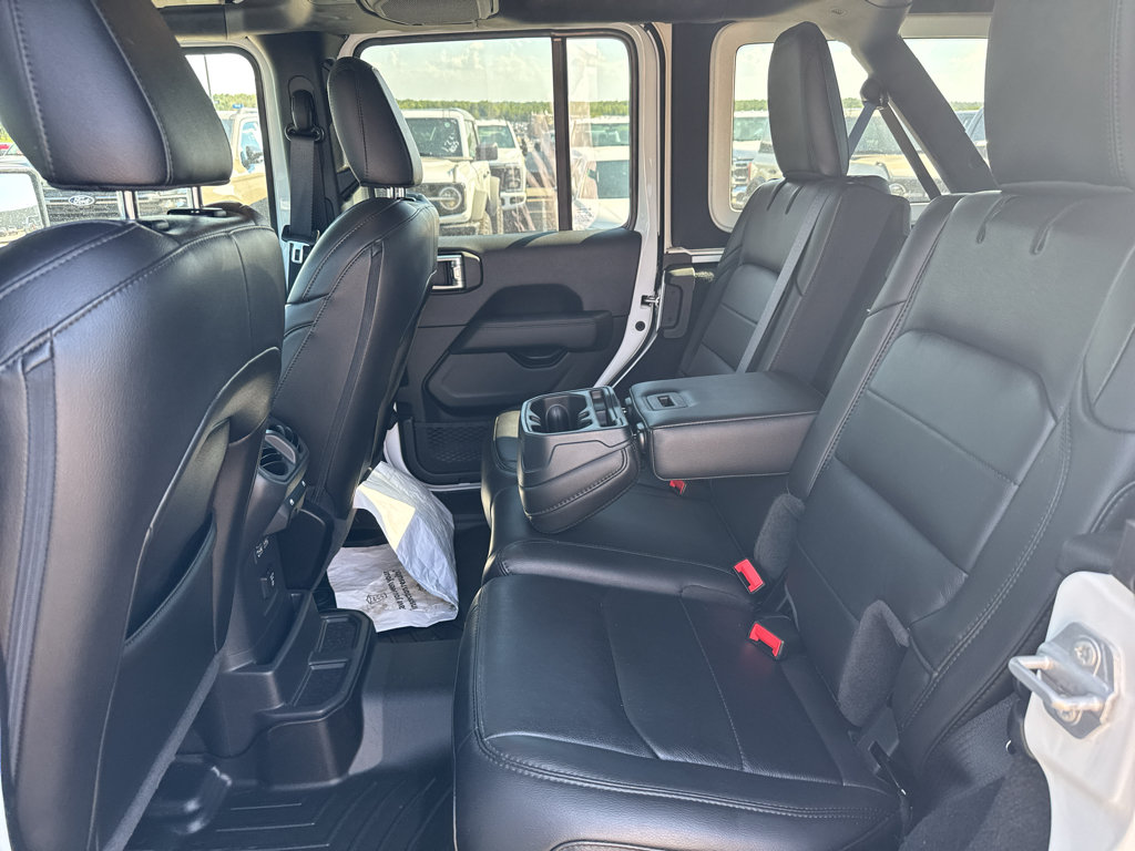 Used 2021 Jeep Wrangler Unlimited Sahara AWD/4WD image 9