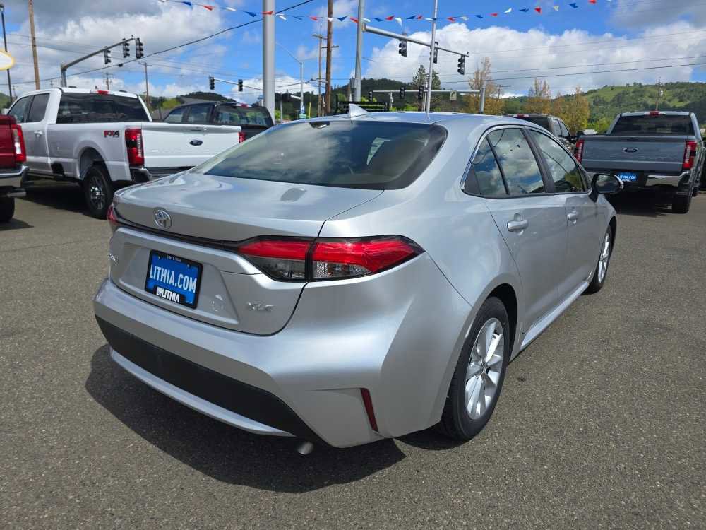 Used 2021 Toyota Corolla XLE w/ Carpet Mat Package (TMS) FWD image 6