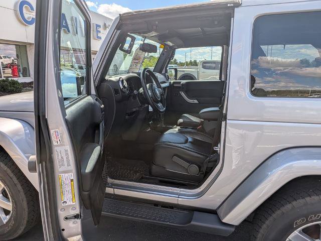 Used 2017 Jeep Wrangler Sahara AWD/4WD image 12