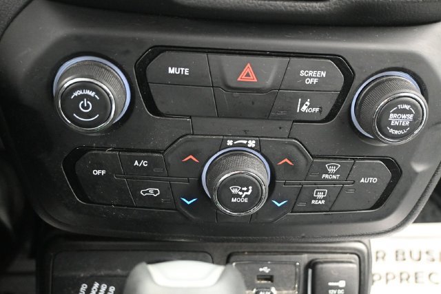 Used 2023 Jeep Renegade Latitude AWD/4WD image 13
