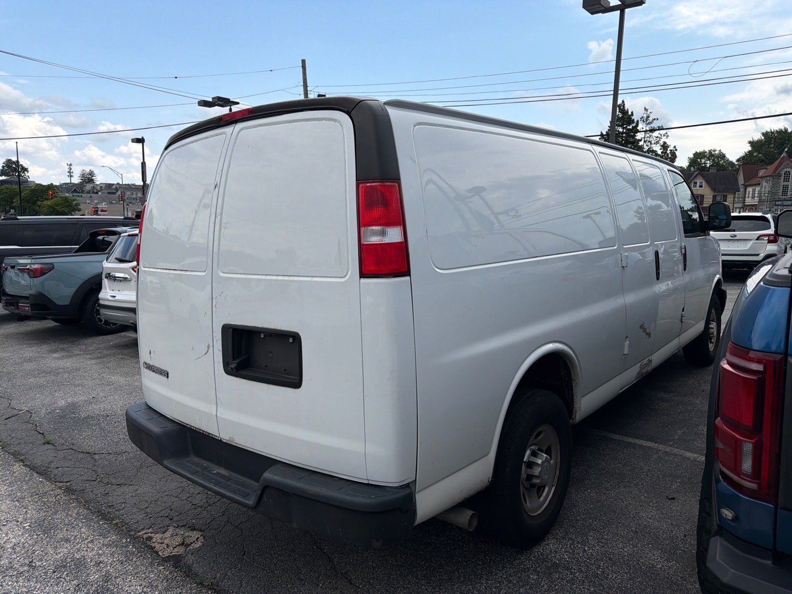 Used 2020 Chevrolet Express 3500 Extended RWD image 2