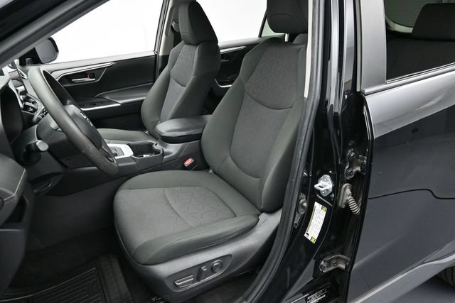 Used 2023 Toyota RAV4 XLE AWD/4WD image 11
