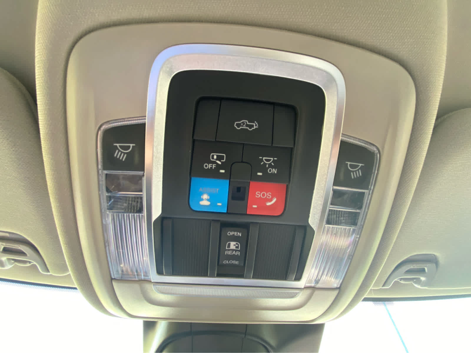 Used 2025 RAM 3500 Laramie AWD/4WD image 43