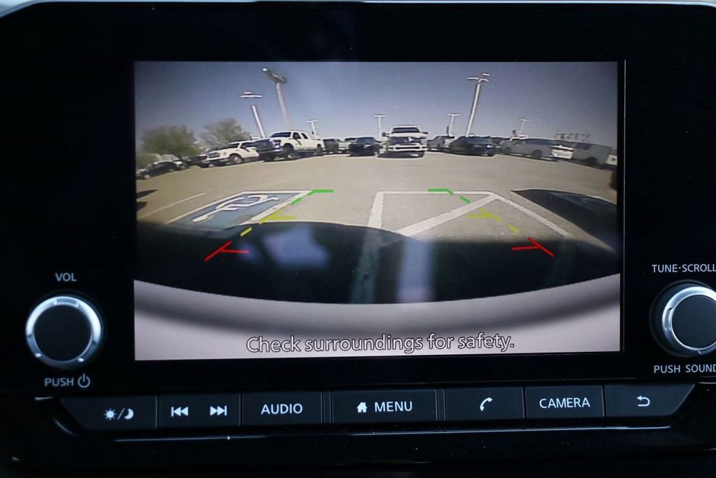 Used 2025 Nissan Pathfinder SV image 14