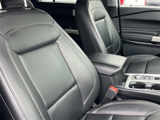 Certified 2022 Ford Explorer XLT w/ Equipment Group 202A image 26