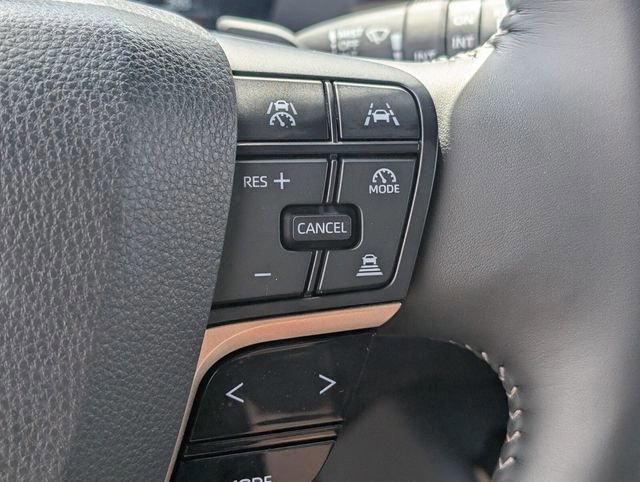 Used 2025 Toyota Crown Signia XLE image 21