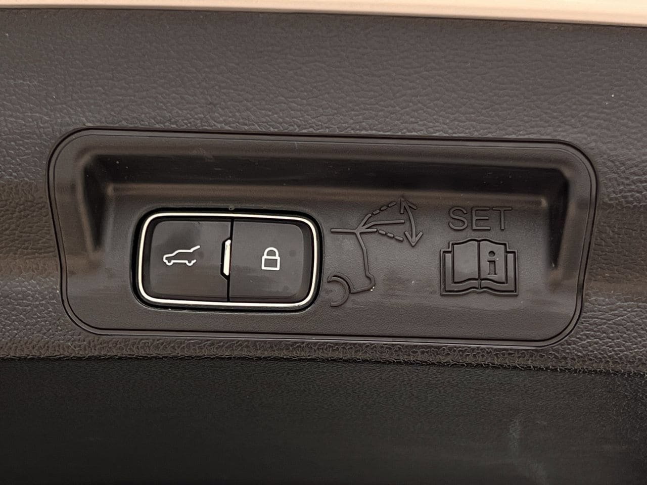Certified 2023 Ford Explorer Limited AWD/4WD image 29