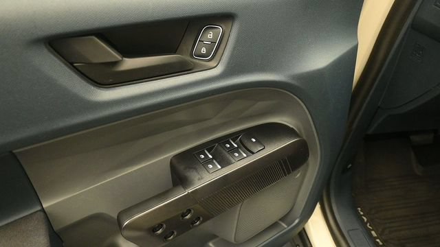 Certified 2025 Ford Maverick XL FWD image 13