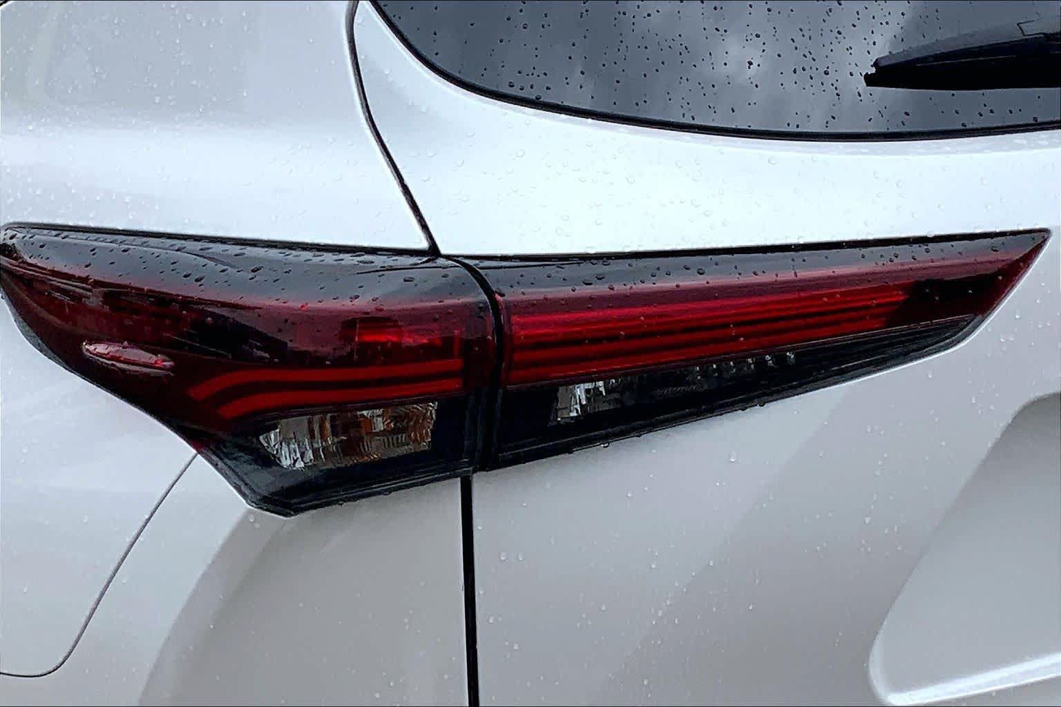 Used 2025 Toyota Highlander LE AWD/4WD image 29