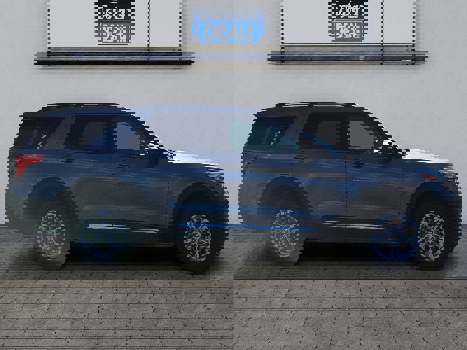 Certified 2024 Ford Explorer XLT image 2