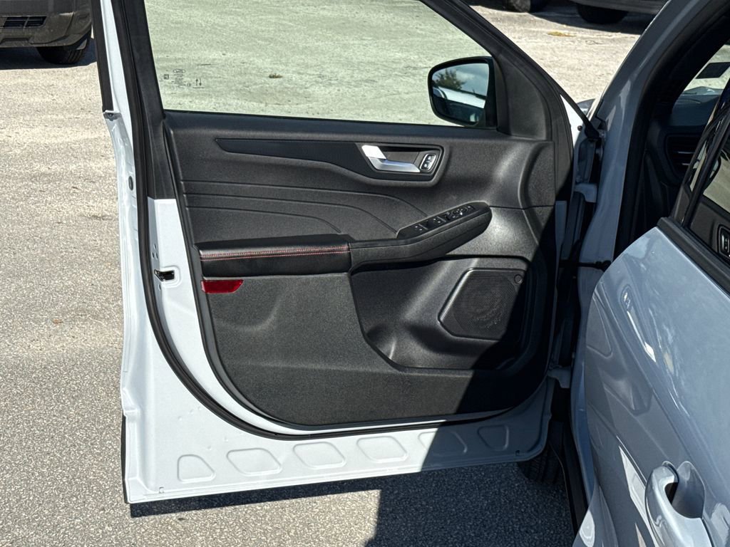 Certified 2025 Ford Escape ST-Line w/ Equipment Group 301A image 13