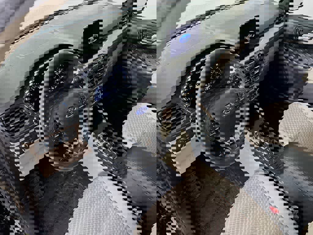 Certified 2020 Ford Escape SE image 9