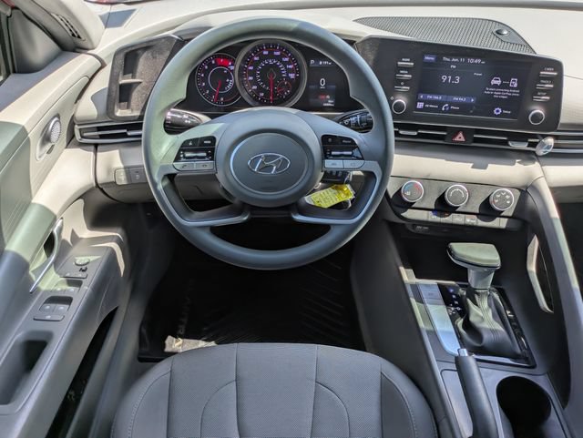 Used 2022 Hyundai Elantra SE FWD image 15