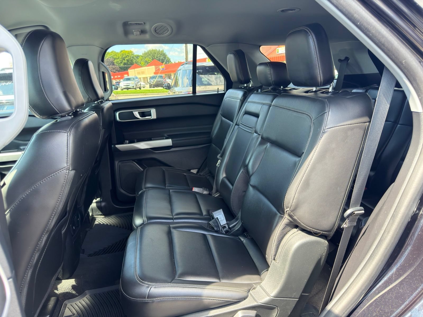 Certified 2022 Ford Explorer XLT w/ Equipment Group 202A AWD/4WD image 26