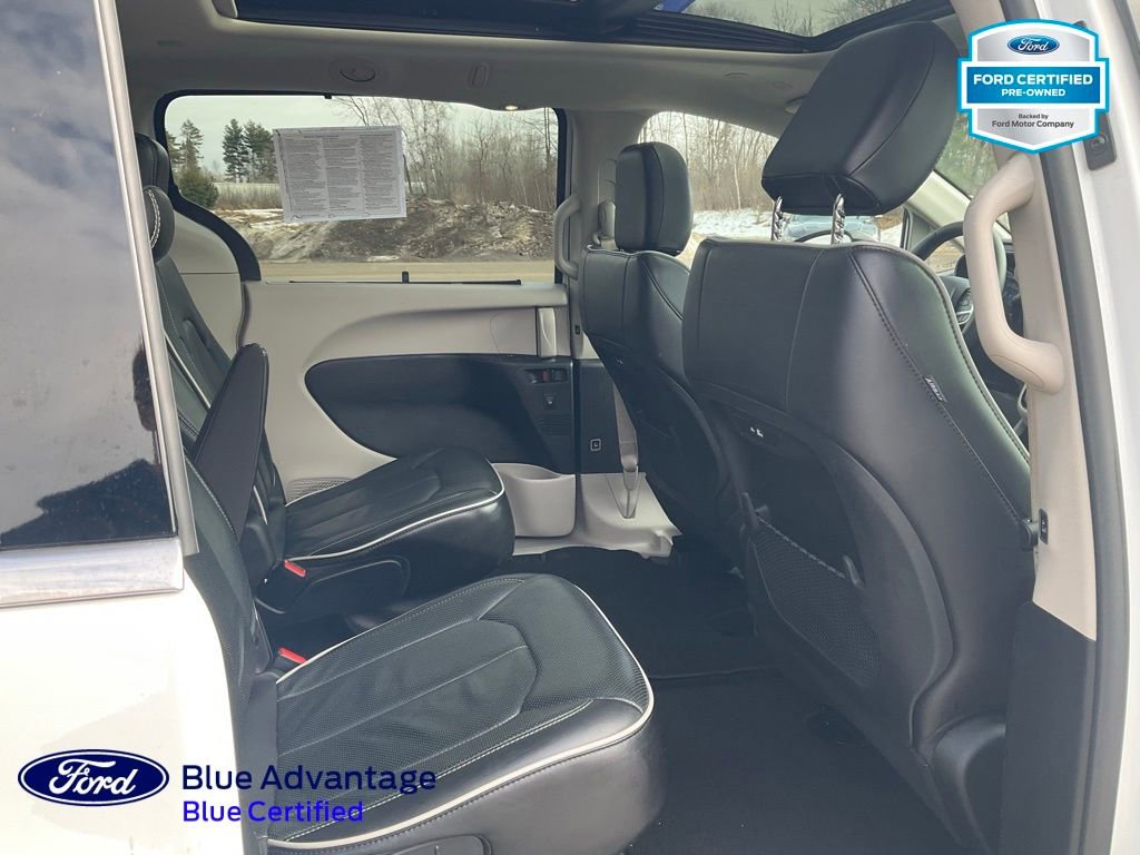 Used 2024 Chrysler Pacifica Limited image 22