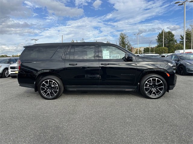 Used 2023 Chevrolet Suburban RST w/ Sport Performance Package image 7
