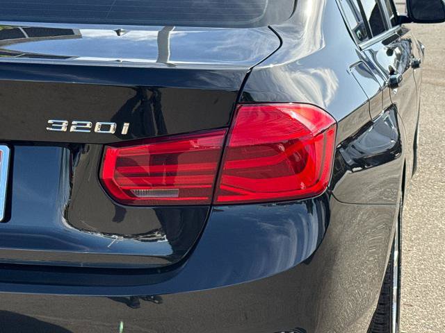 Used 2018 BMW 320i Sedan RWD image 22
