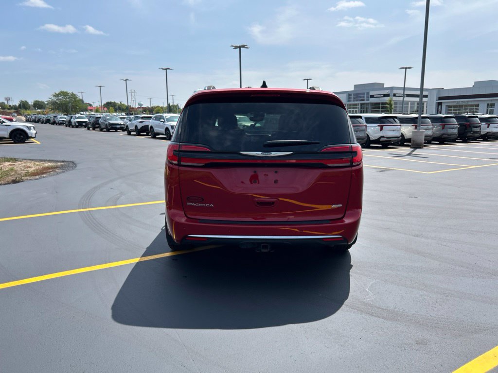 Used 2024 Chrysler Pacifica Pinnacle w/ Trailer Tow Group AWD/4WD image 7