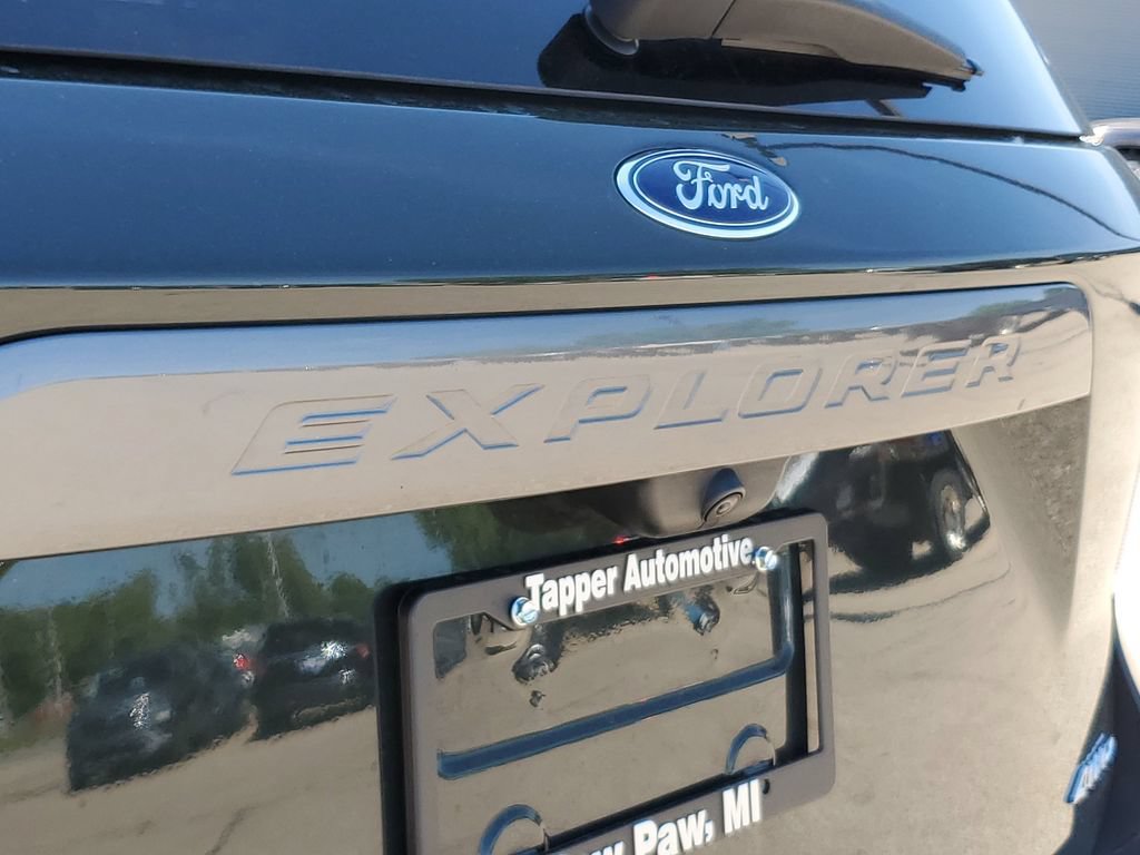 Certified 2024 Ford Explorer XLT w/ Equipment Group 202A AWD/4WD image 7
