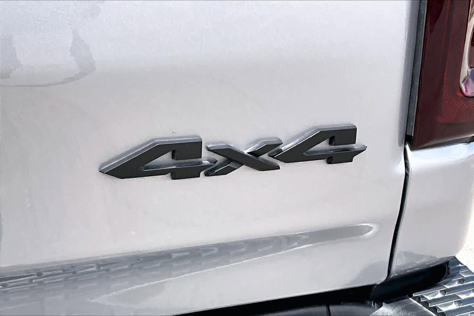 Used 2025 RAM 1500 Laramie w/ Sport Appearance Package AWD/4WD image 10