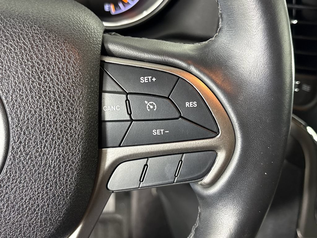 Used 2018 Jeep Grand Cherokee Altitude RWD image 19