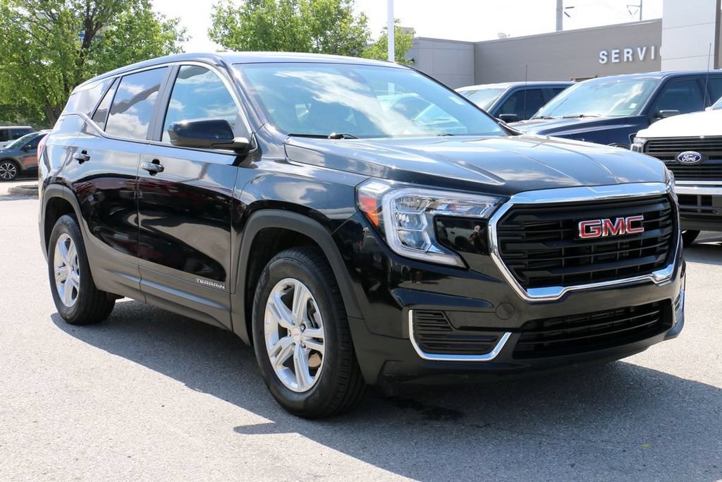 Used 2024 GMC Terrain SLE AWD/4WD image 4