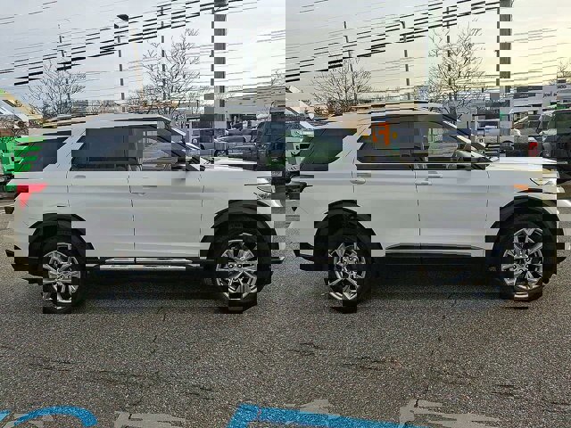 Certified 2022 Ford Explorer Limited w/ Equipment Group 301A image 11