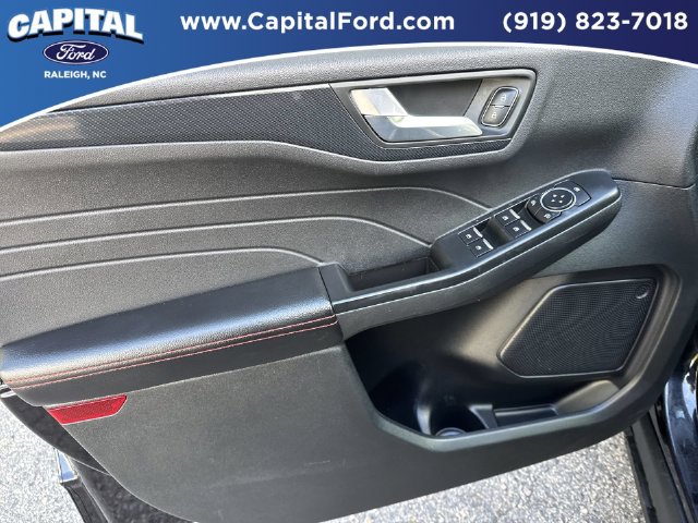 Certified 2025 Ford Escape ST-Line Select AWD/4WD image 20