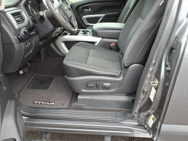 Used 2017 Nissan Titan SV image 13