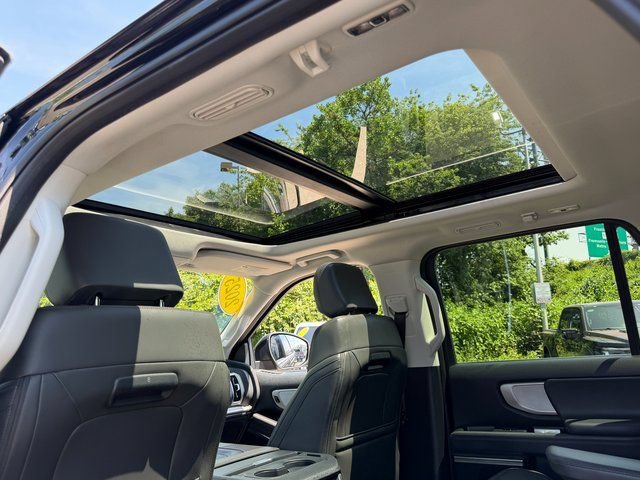 Certified 2025 Ford Expedition Active AWD/4WD image 11