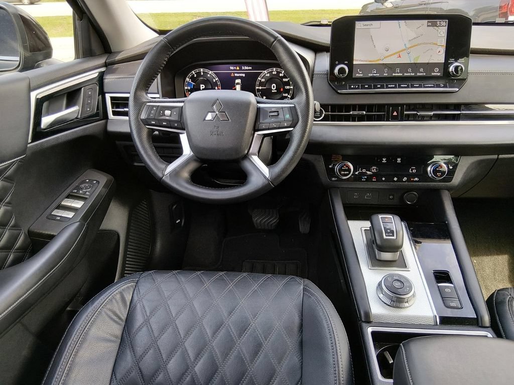 Used 2023 Mitsubishi Outlander SEL FWD image 12