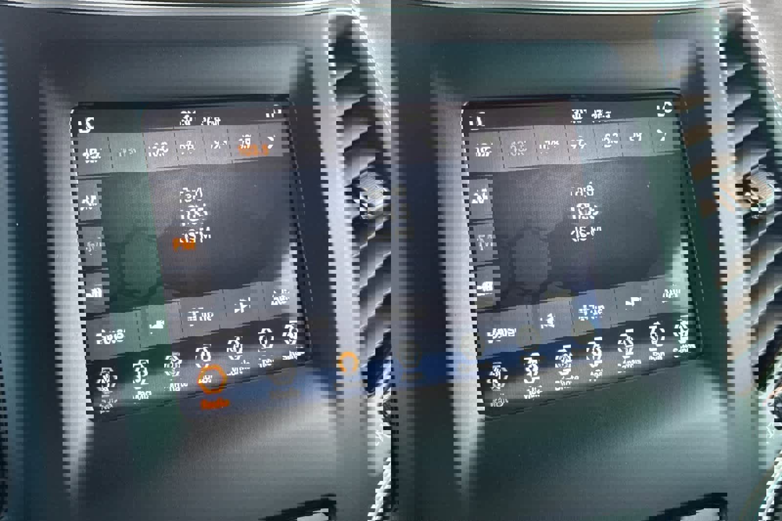 Used 2019 Jeep Cherokee Latitude Plus w/ Comfort/Convenience Group image 18