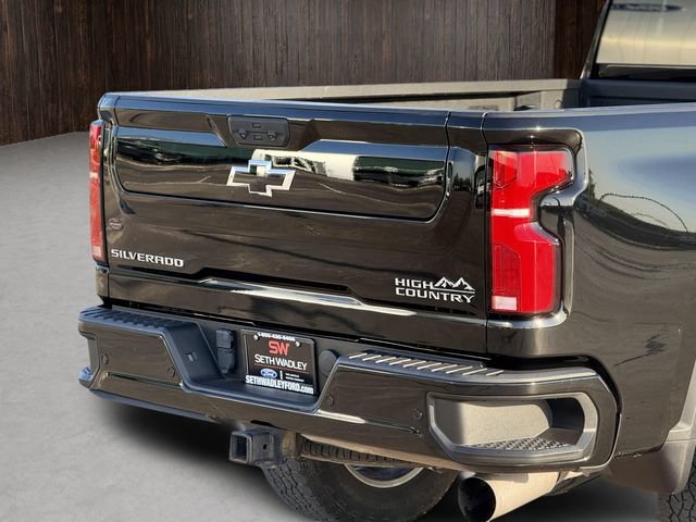 Used 2024 Chevrolet Silverado 2500 High Country w/ High Country Premium Package AWD/4WD image 17