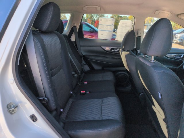 Used 2018 Nissan Rogue SV AWD/4WD image 17