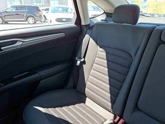 Certified 2017 Ford Fusion SE FWD image 18