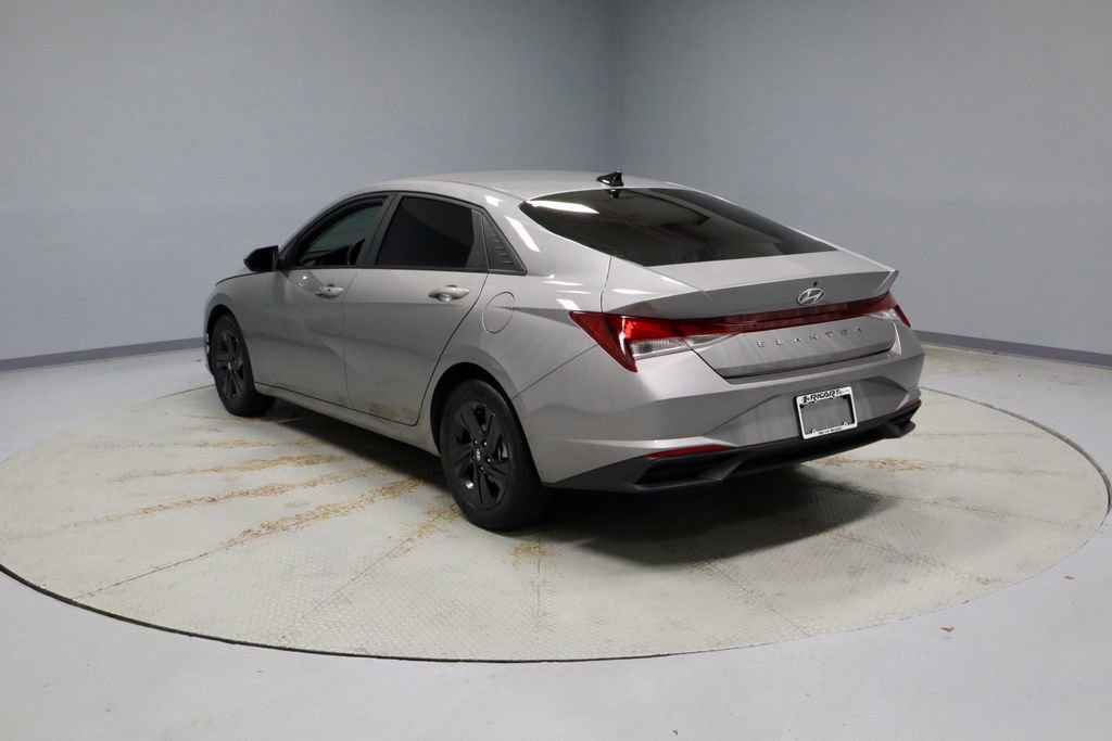 Used 2023 Hyundai Elantra SEL FWD image 9
