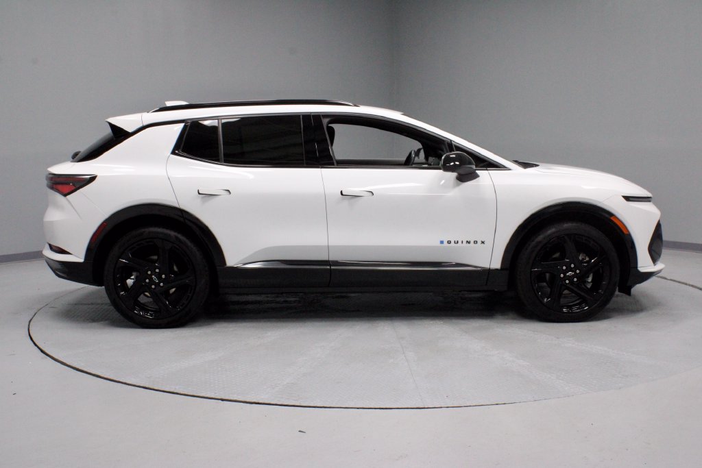 Used 2024 Chevrolet Equinox EV RS FWD image 12
