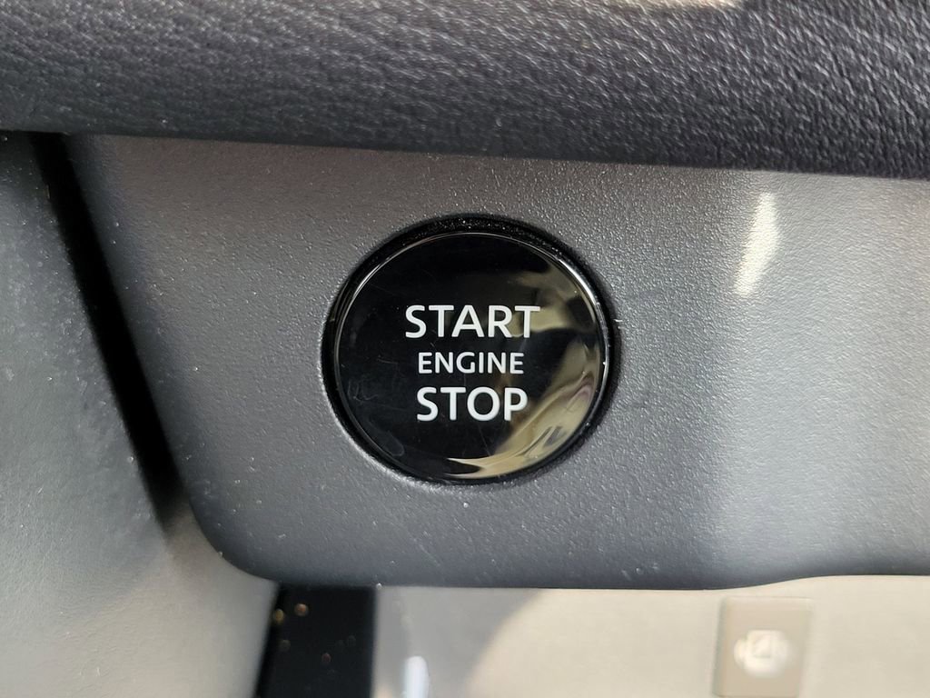 Used 2025 Nissan Rogue SL w/ SL Premium Package image 37